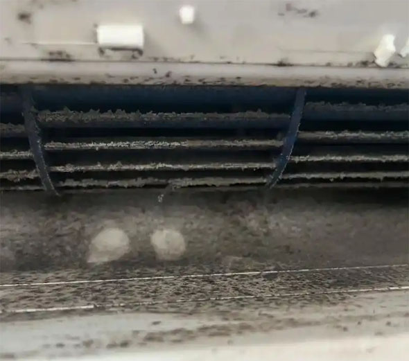 屏边空调吹的风有股烧焦味是怎么回事